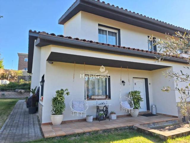 Casa chalet en Venta en Vilobí d'Onyar