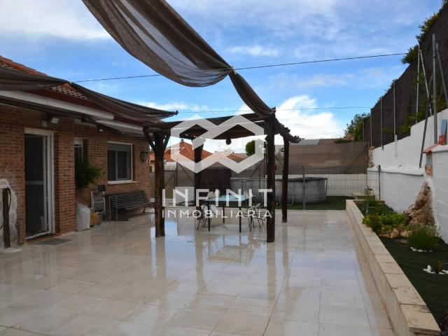 Casa chalet en Venta en Yebes Pueblo