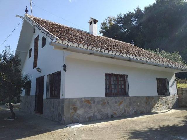 Casa chalet en Venta en Yunquera