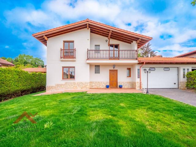 Casa chalet en Venta en Zigoitia