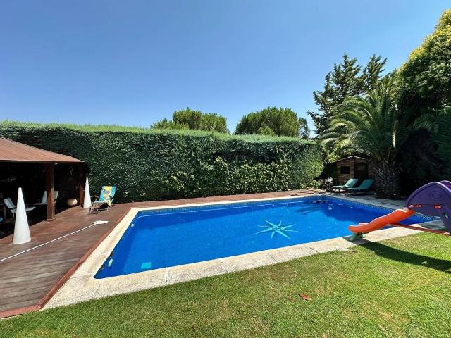 Casa chalet en Venta en Zona Monte El Pilar