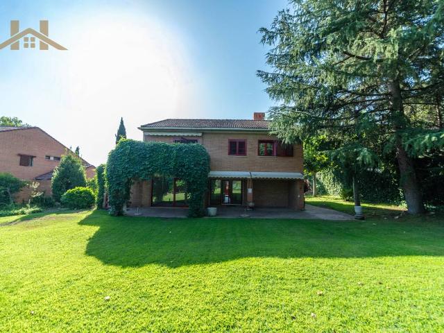 Casa chalet en Venta en Zona Monte El Pilar