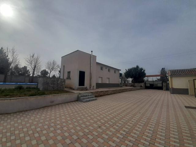 Casa chalet en Venta en Zona Industrial