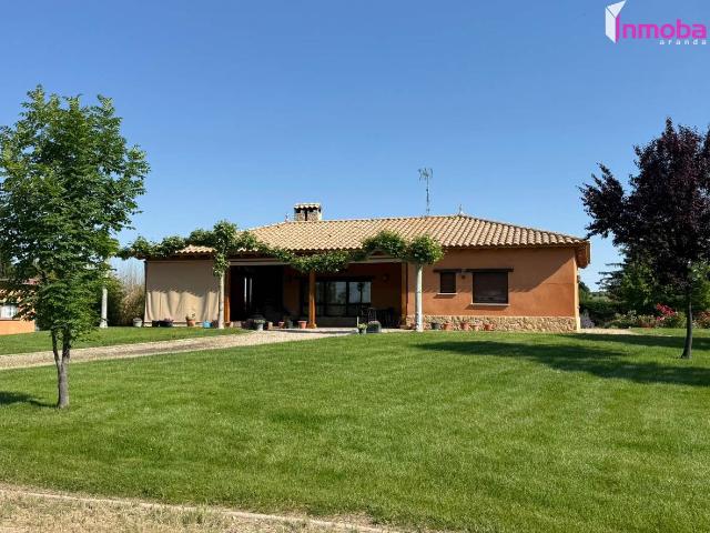 Casa chalet en Venta en Zona Rural