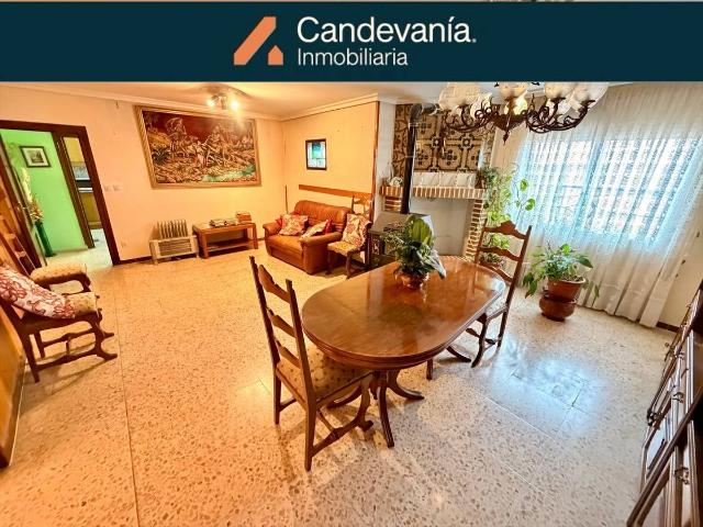 Casa chalet en Venta en Zuera