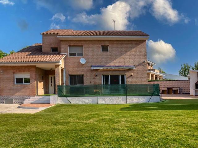 Casa chalet en Venta en Zuera