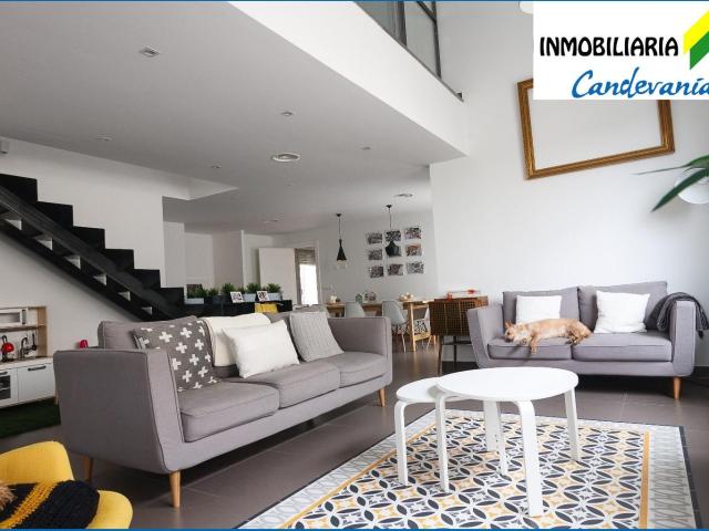 Casa chalet en Venta en Zuera
