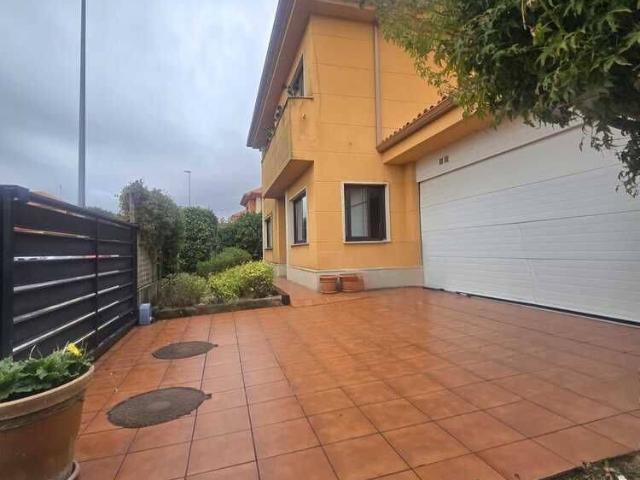 Casa chalet en Venta en A Malata Catabois Ciudad Jardín