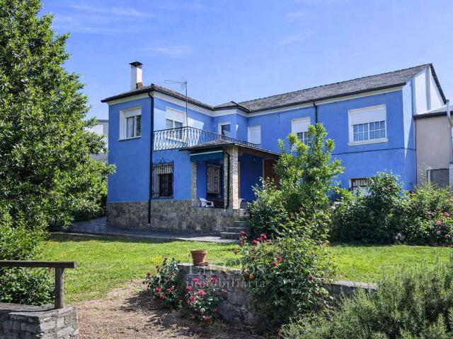 Casa chalet en Venta en A Rúa