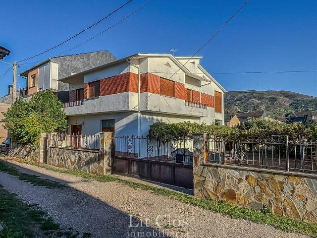 Casa chalet en Venta en A Rúa