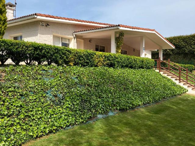 Casa chalet en Venta en Abegondo