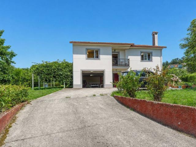 Casa chalet en Venta en Abegondo