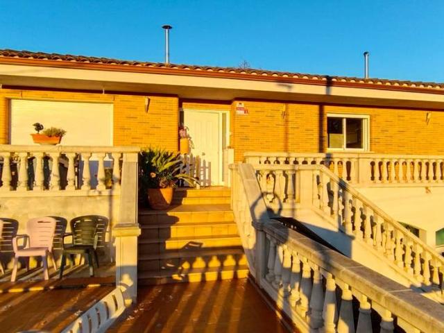 Casa chalet en Venta en Abrera