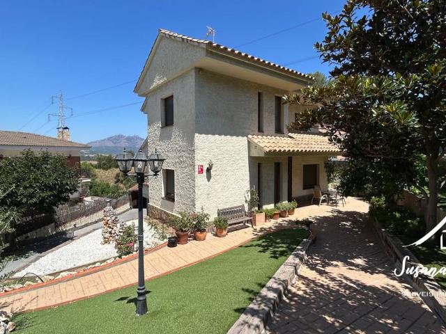 Casa chalet en Venta en Abrera