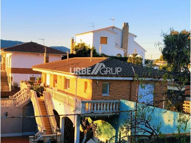 Casa chalet en Venta en Abrera