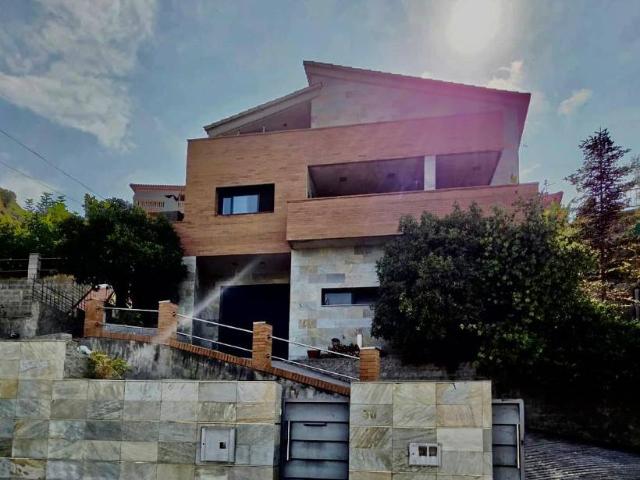 Casa chalet en Venta en Abrera