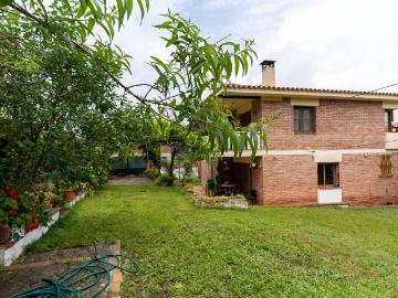 Casa chalet en Venta en Abrera