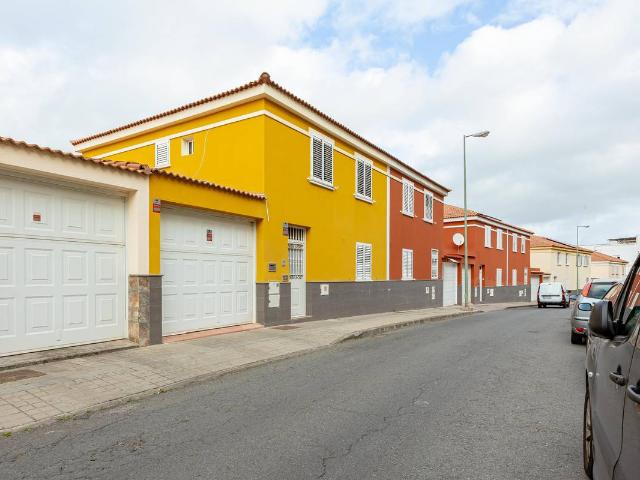 Casa chalet en Venta en Almatriche