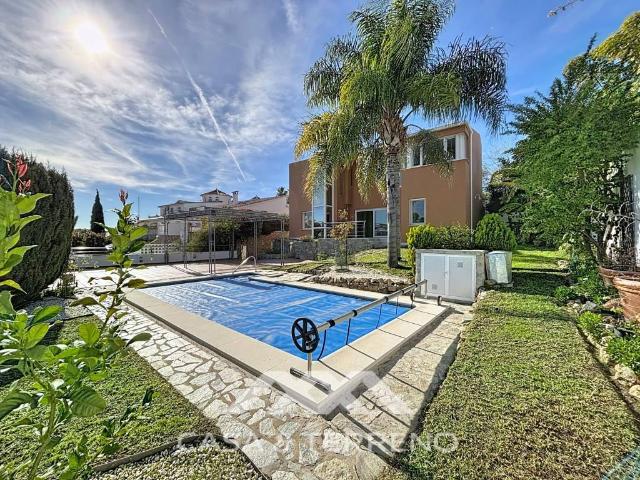 Casa chalet en Venta en Almayate