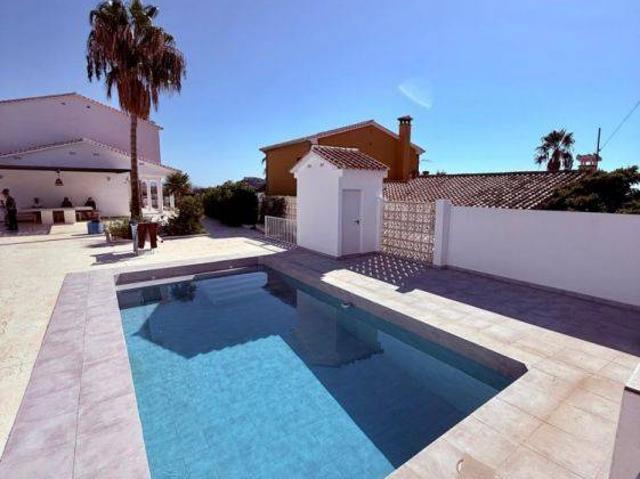 Casa chalet en Venta en Almayate