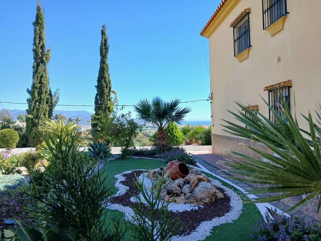 Casa chalet en Venta en Almayate