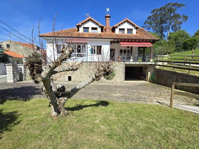 Casa chalet en Venta en Alfoz de Lloredo