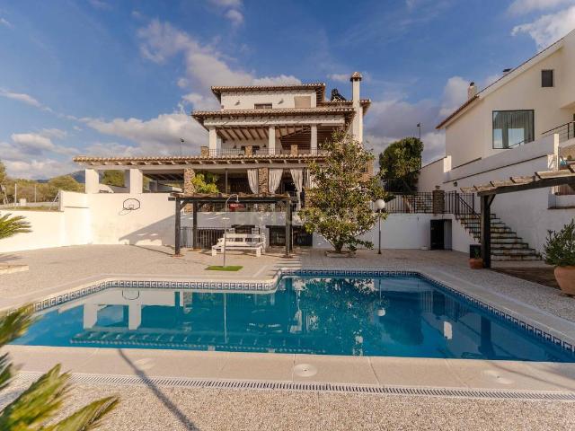 Casa chalet en Venta en Altos de la Zubia