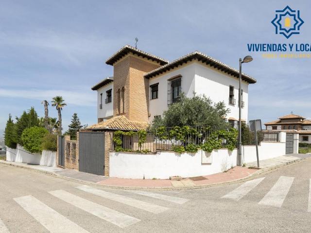 Casa chalet en Venta en Altos de la Zubia