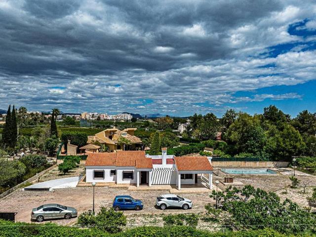 Casa chalet en Venta en Alzabares