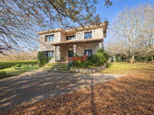 Casa chalet en Venta en Amoeiro