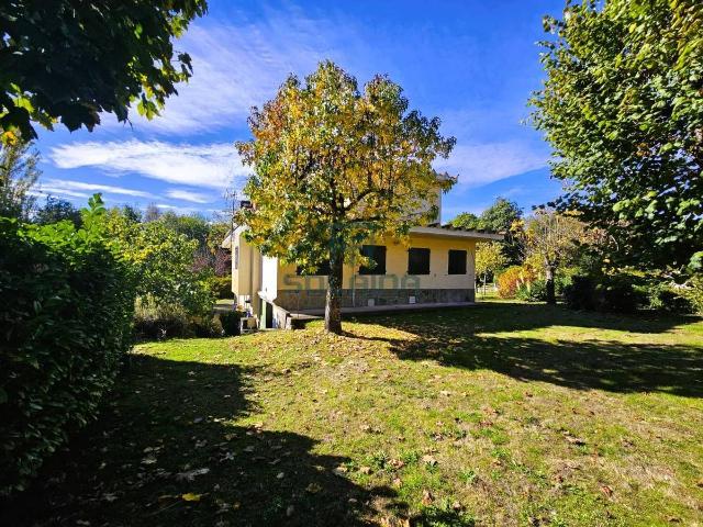 Casa chalet en Venta en Amoeiro