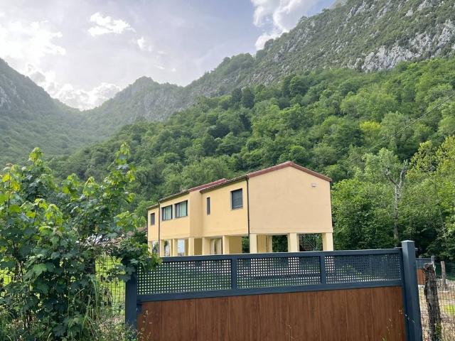 Casa chalet en Venta en Amieva