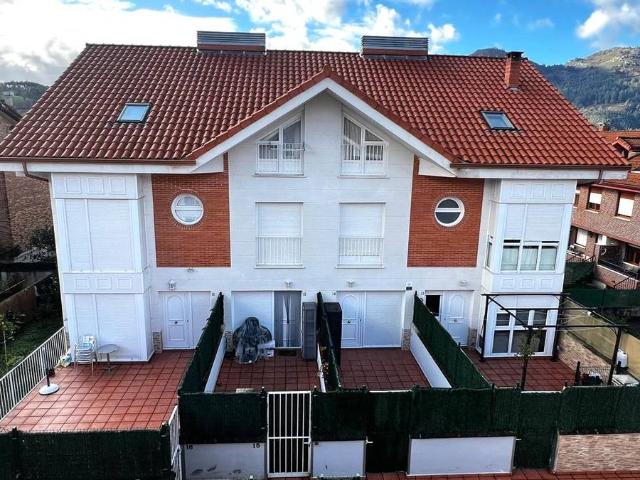 Casa chalet en Venta en Ampuero