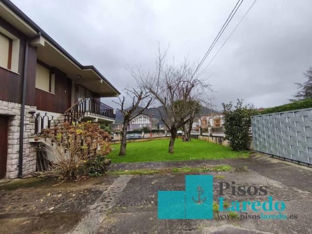 Casa chalet en Venta en Ampuero