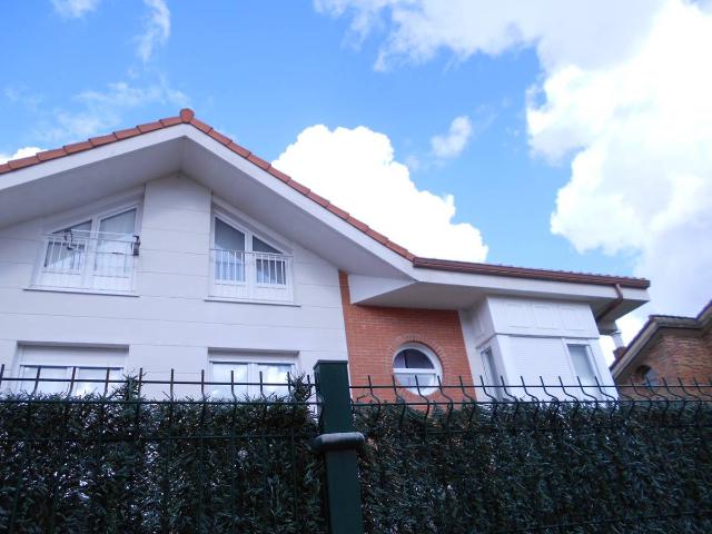 Casa chalet en Venta en Ampuero
