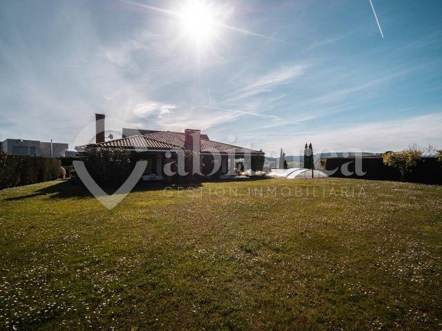 Casa chalet en Venta en Arce