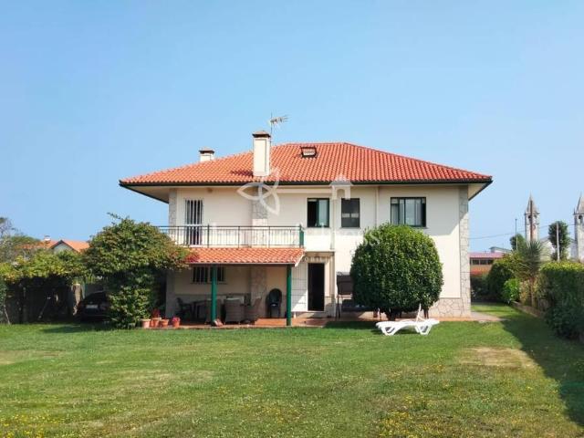 Casa chalet en Venta en Área Rural