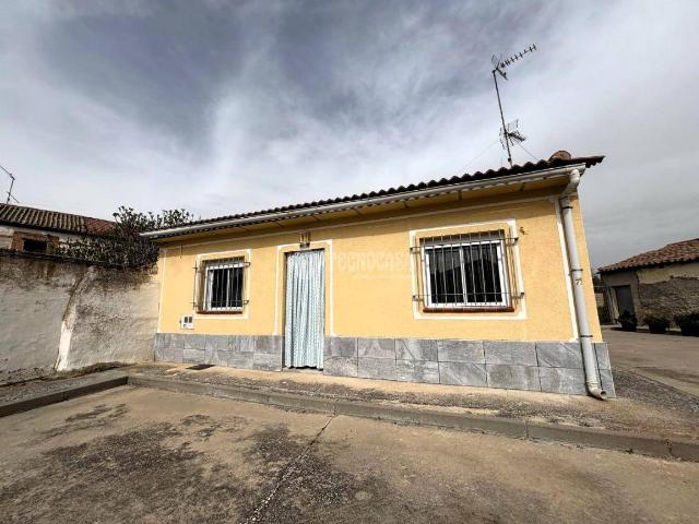Casa chalet en Venta en Ataquines