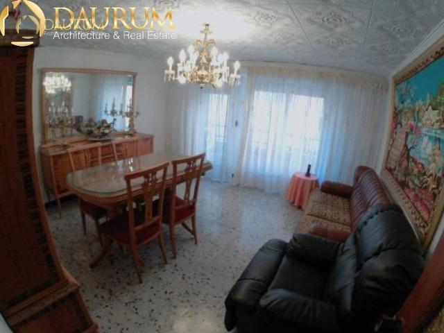 Casa chalet en Venta en Avenida de Abril 9 de Octubre