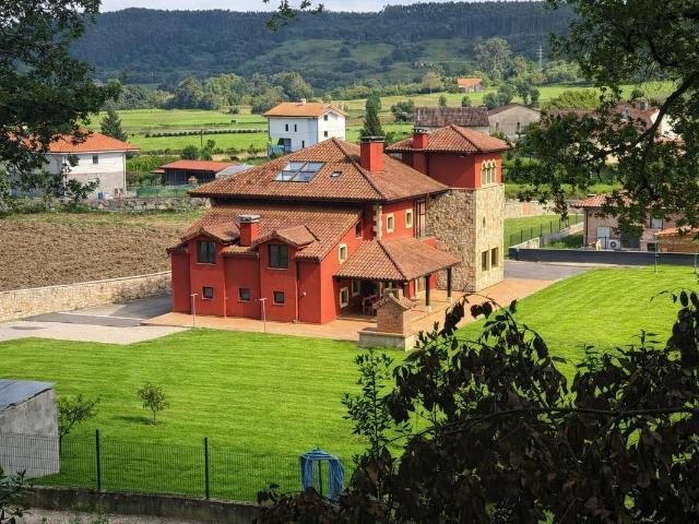 Casa chalet en Venta en Bárcena de Cicero
