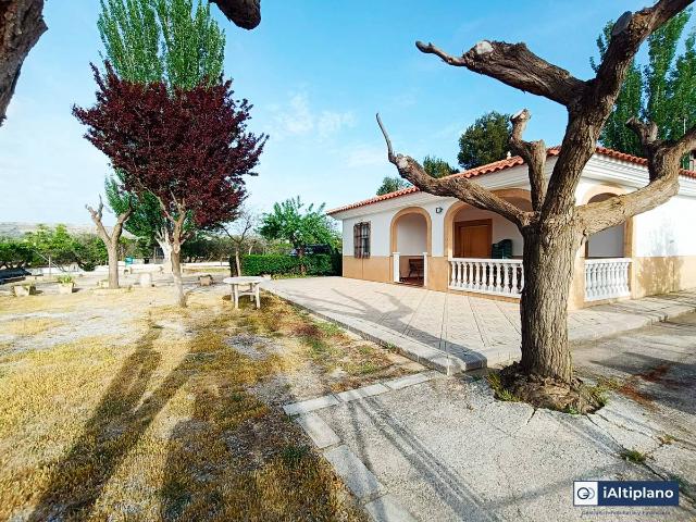 Casa chalet en Venta en Baza