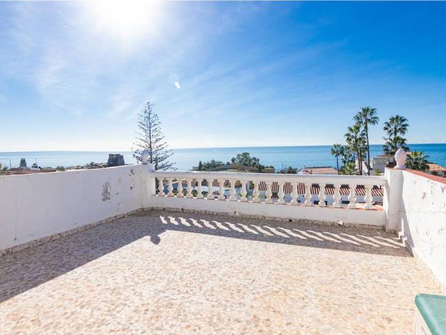 Casa chalet en Venta en Benajarafe