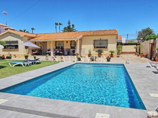 Casa chalet en Venta en Benajarafe