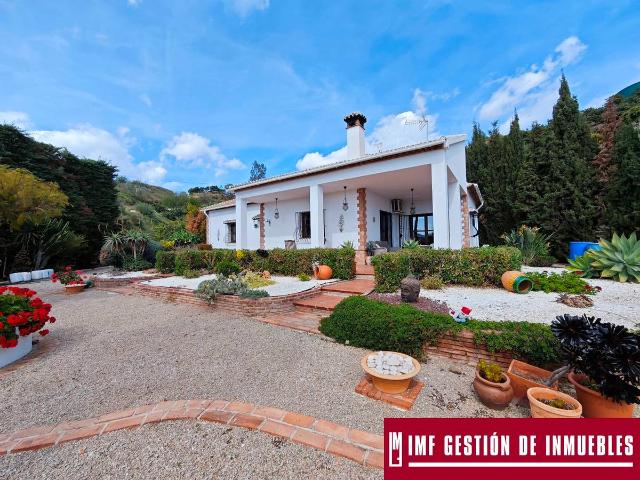 Casa chalet en Venta en Benamargosa