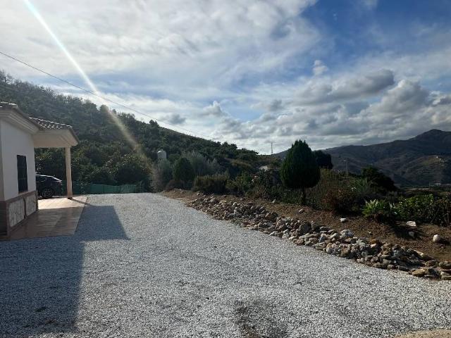 Casa chalet en Venta en Benamargosa