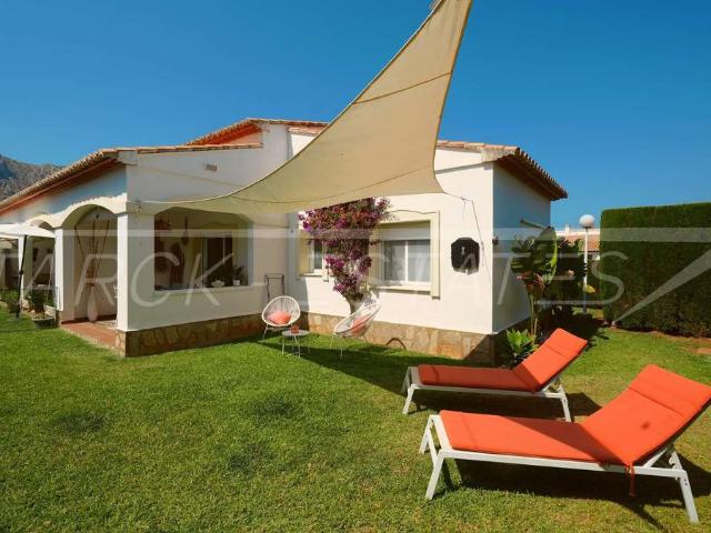 Casa chalet en Venta en Beniarbeig