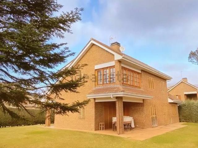 Casa chalet en Venta en Becerril de la Sierra