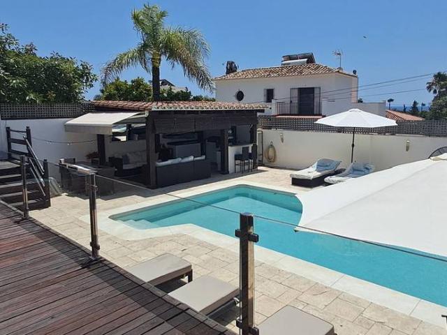 Casa chalet en Venta en Bello Horizonte Lindasol