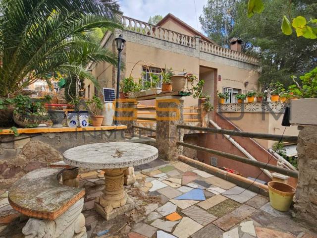 Casa chalet en Venta en Bellvei