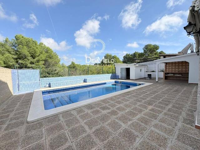 Casa chalet en Venta en Bellvei